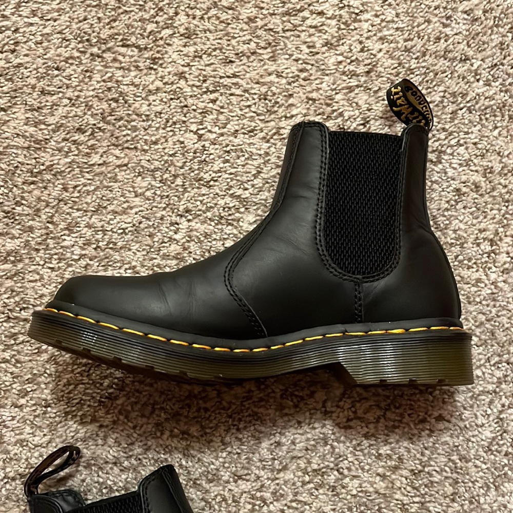 DOC MARTEN Woman’s Black Chelsea Boots Size 7